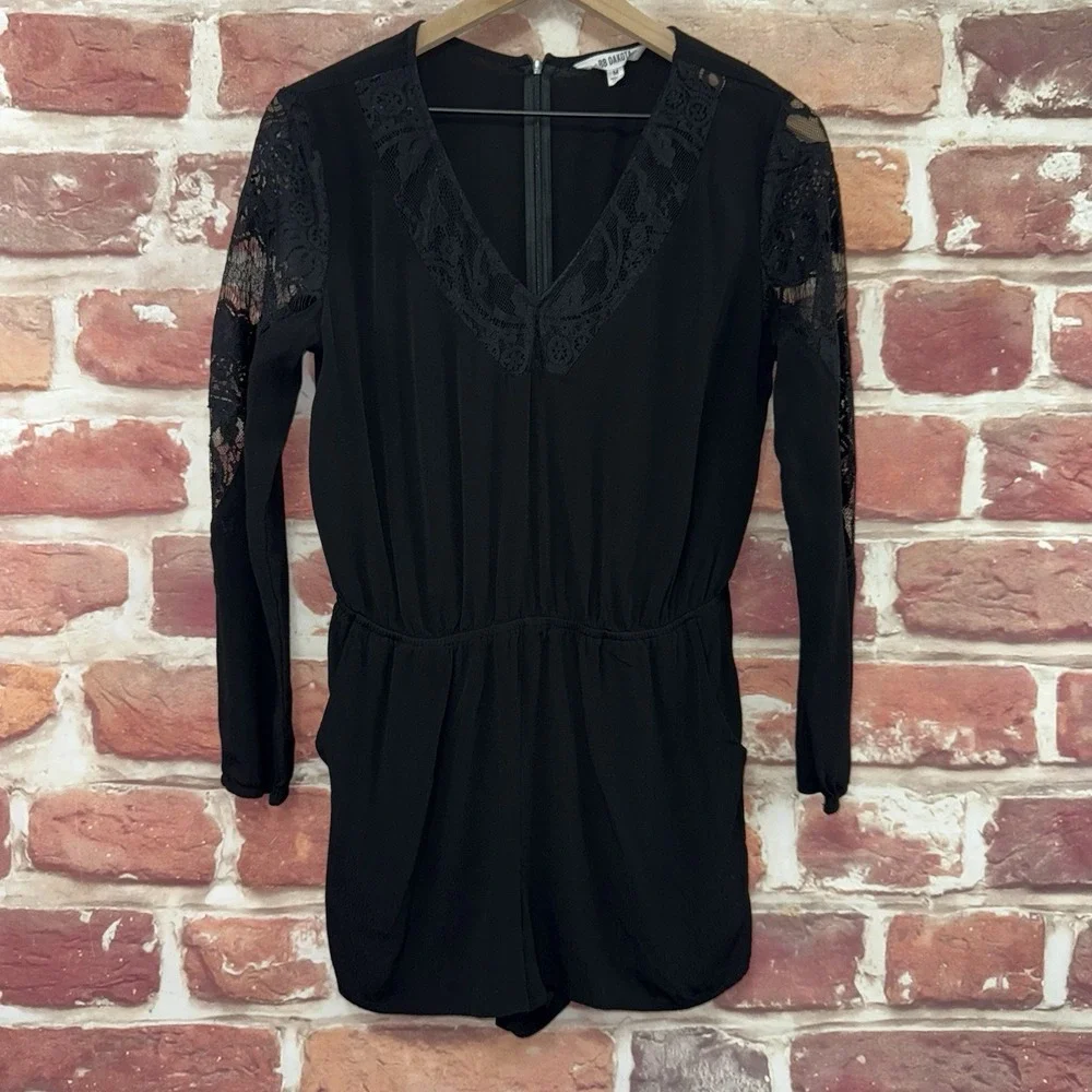 BB Dakota Shorts Romper Women's Medium Black Floral Lace Accent Pocketed Casual